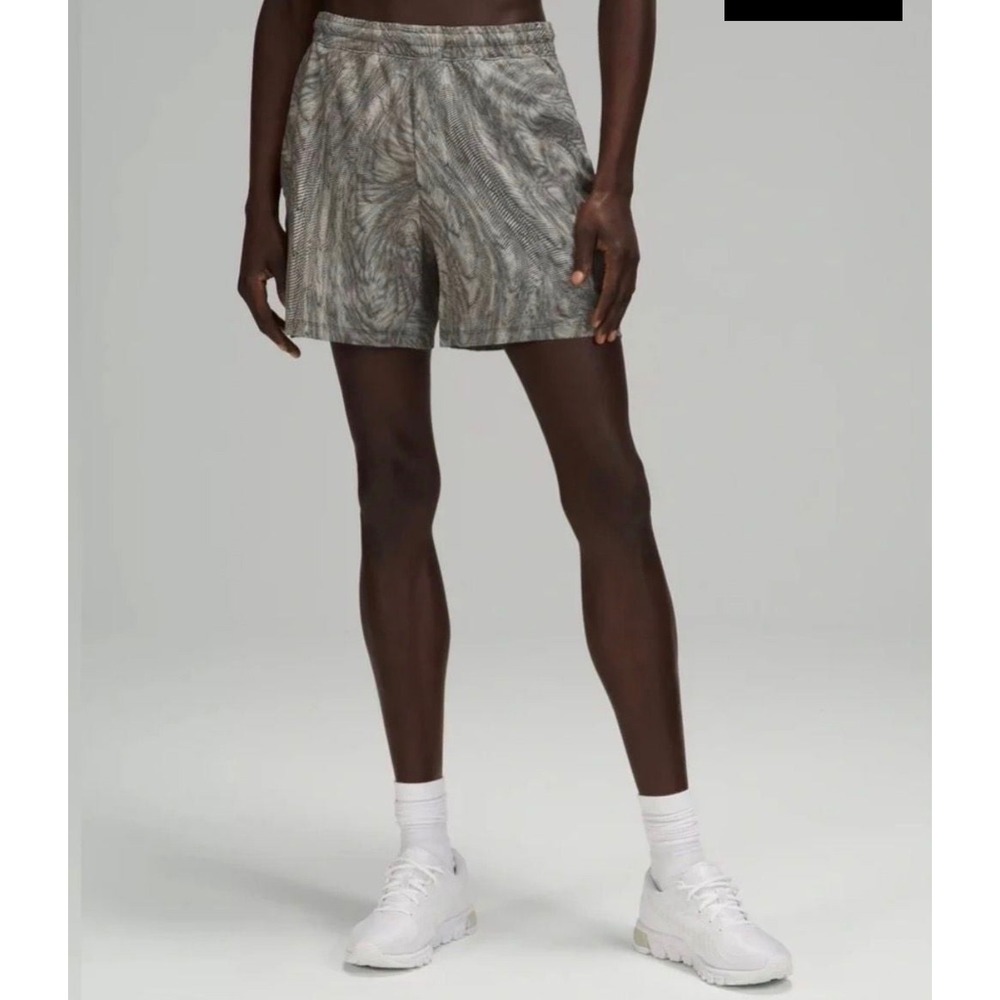 Lululemon Athletic Shorts Mens M Grey Swirl Good 7 Inch Inseam Zipper Pocket 274